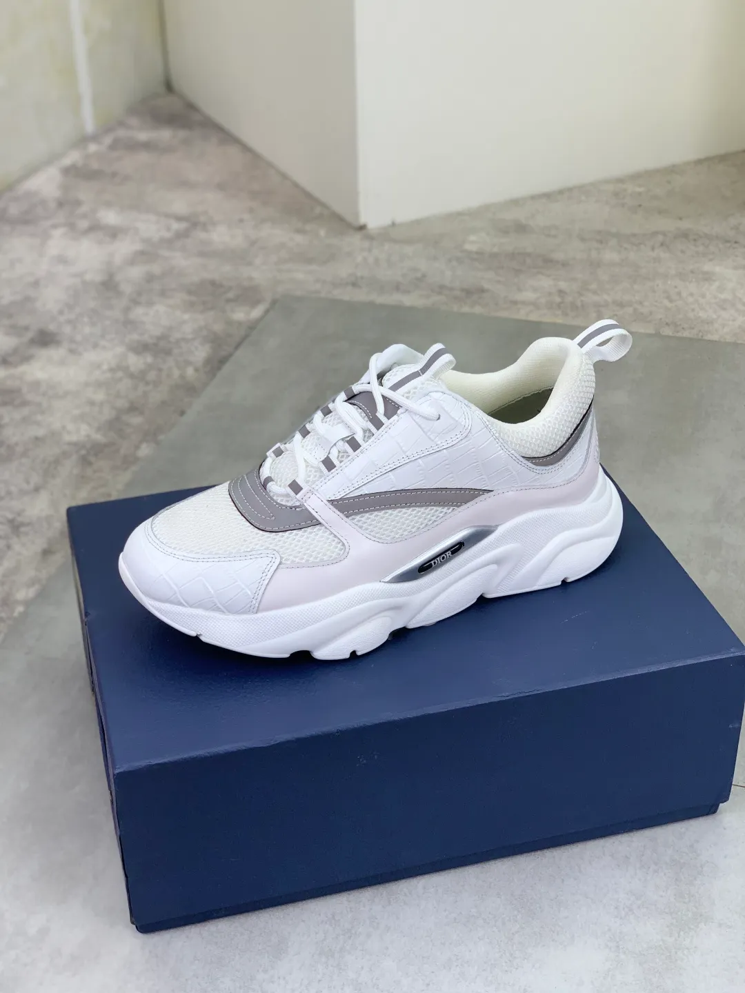 Men's shoes 💰P480 new style 💰new color high quality🔥🔥🔥, Dior [Dior] official website newly released 1:1 copy, the shoe body is made of imported original fine and breathable cloth and selected first-layer cowhide ➕original fine mesh lining insole, perfect shape and top quality 🙈rubber foam combination outsole is super light and wear-resistant👣, super hot style Code number: 38-45 (46 47 customized)